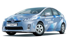 Розеточный Toyota Prius сможет накапливать дополнительную энергию для режима EV