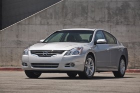 Nissan снова отзывает Altima, Mazda CX-9 –под подозрением