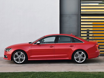 Audi рассекретила заряженные версии моделей S6 и S7