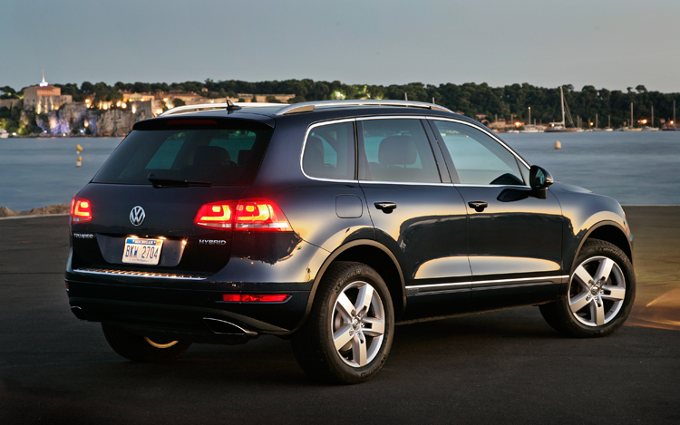 Volkswagen аннонсировал начало продаж гибридного Touareg в России