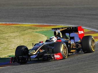 Кими Райкконен стал быстрейшим в первый день тестов Формулы-1