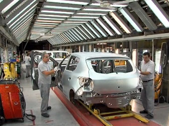 Рабочие завода компании Dacia начали забастовку