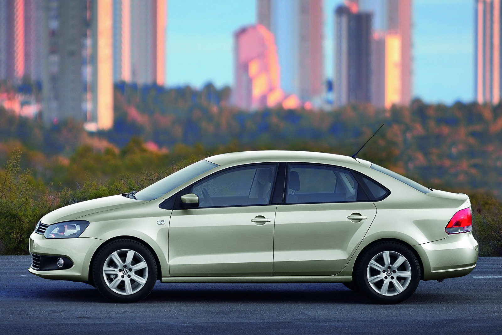 Volkswagen Polo 2010 седан