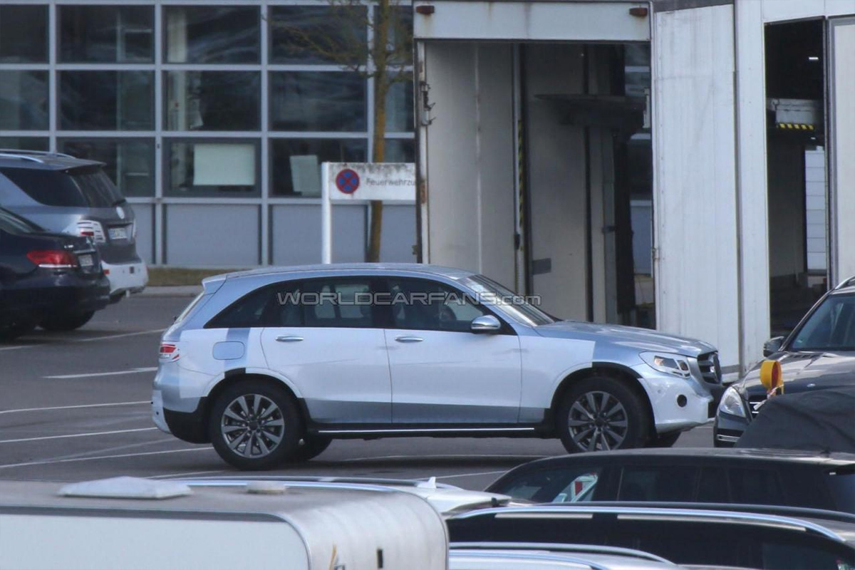 Mercedes запустила на тестовые заезды преемника GLK
