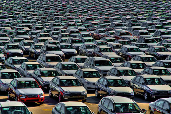 Авторынок России: продажи новых автомобилей упали на 37,9%