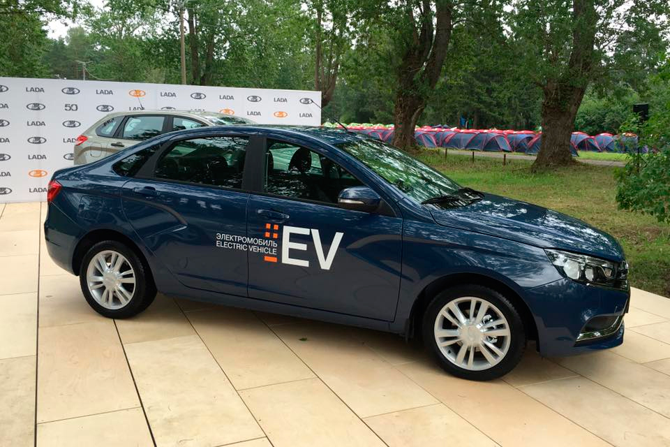 АВТОВАЗ продемонстрировал электрический седан Lada Vesta