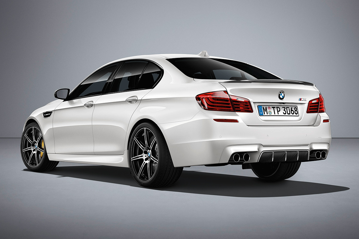 Стала известна цена в рублях на 600-сильный BMW M5