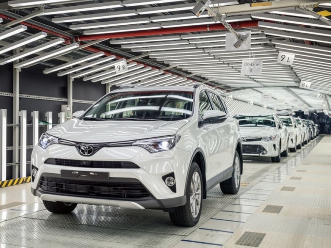 Предприятие Toyota в России начало работать в 2 смены