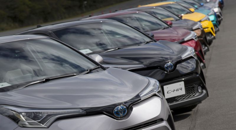 Новенький паркетник Toyota бьет рекорды на родине