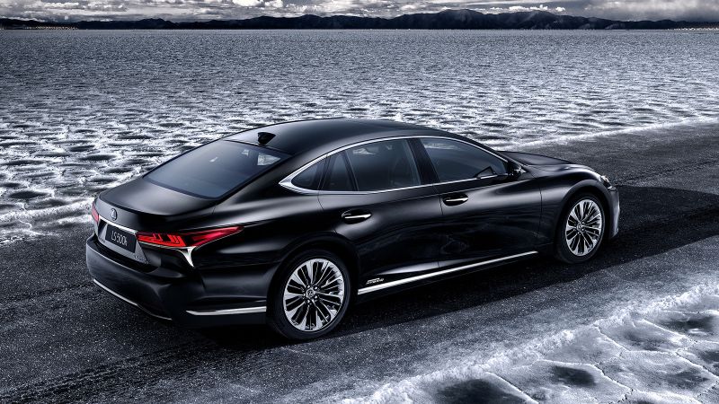 Lexus подготавливает дебют новенькой версии собственного флагмана