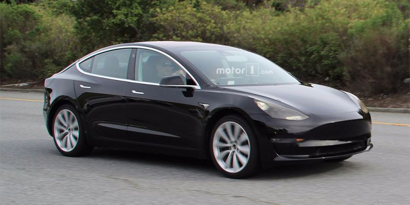 Новый электрокар Tesla Model 3 рассекречен в дизайне раньше срока