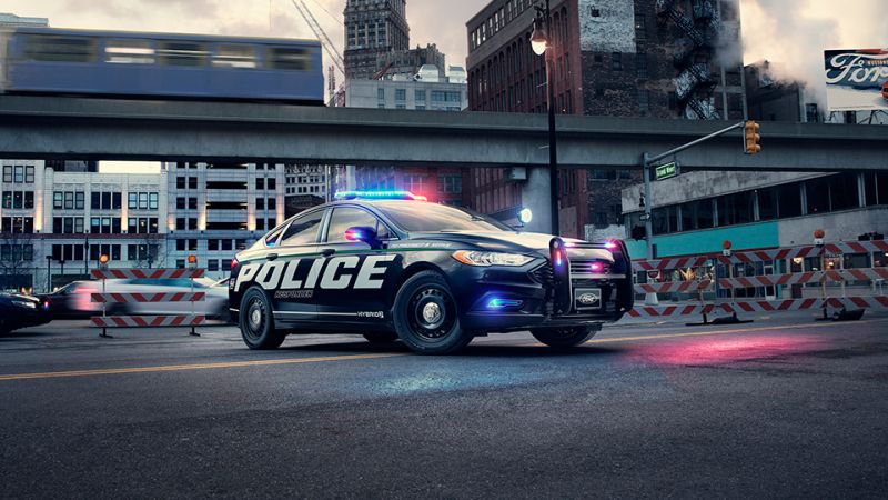 Гибридный 4-дверный Ford стал полицейским автомобилем