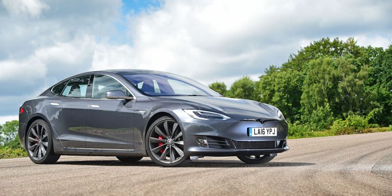 Tesla поставила рекорд по выпуску электромобилей
