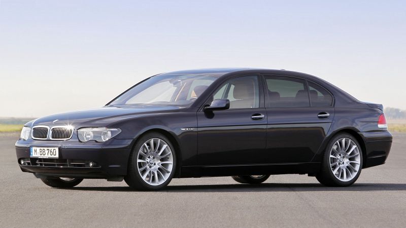 45 000 экземпляров BMW 7-Series едут на ремонт из-за открывающихся дверей