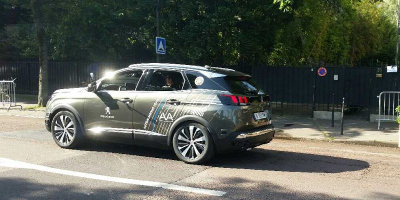 В Peugeot сделали беспилотный паркетник