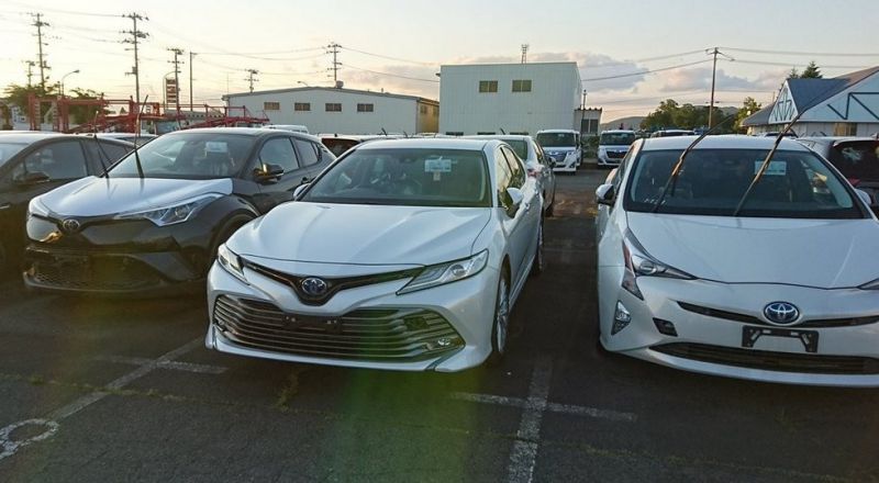 «Живые» фото новейшего Toyota Camry