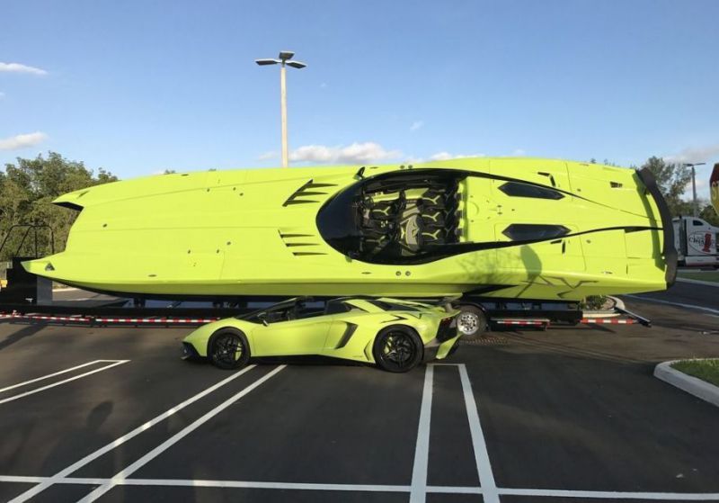 В США продается редкий Lamborghini в придачу с катером
