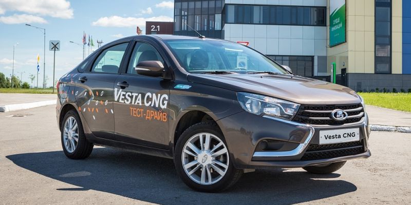 На АВТОВАЗе занялись продажами 2-топливной Lada Vesta