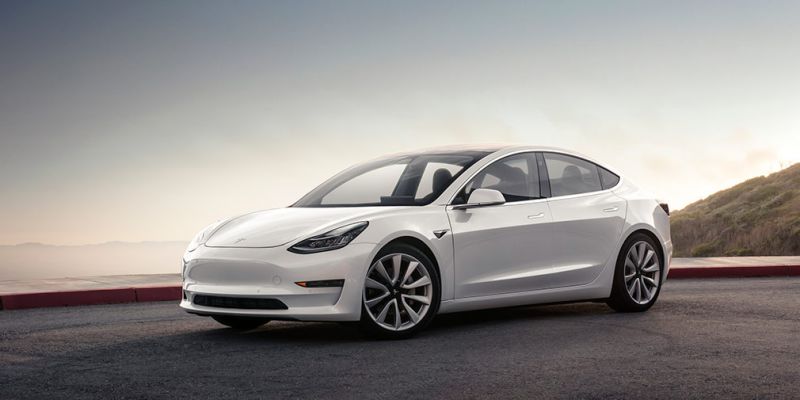 Tesla презентовала товарный вариант Model 3