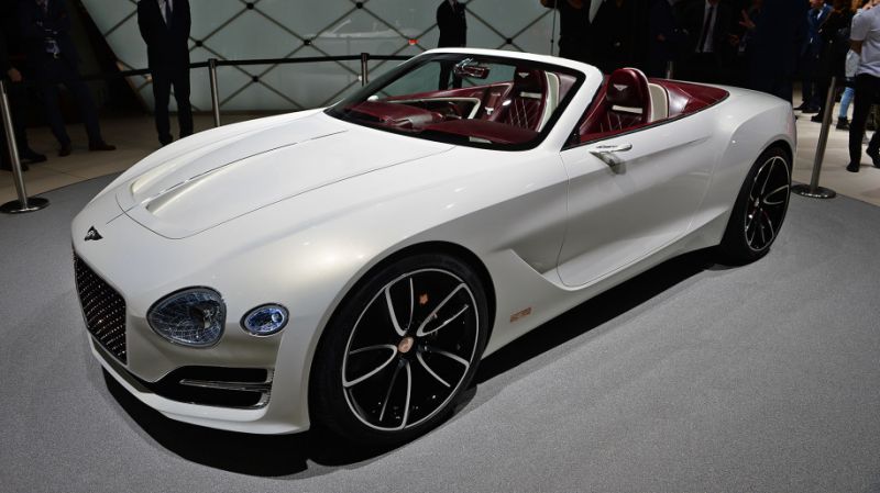 Bentley подготавливает спорткар с электроустановкой