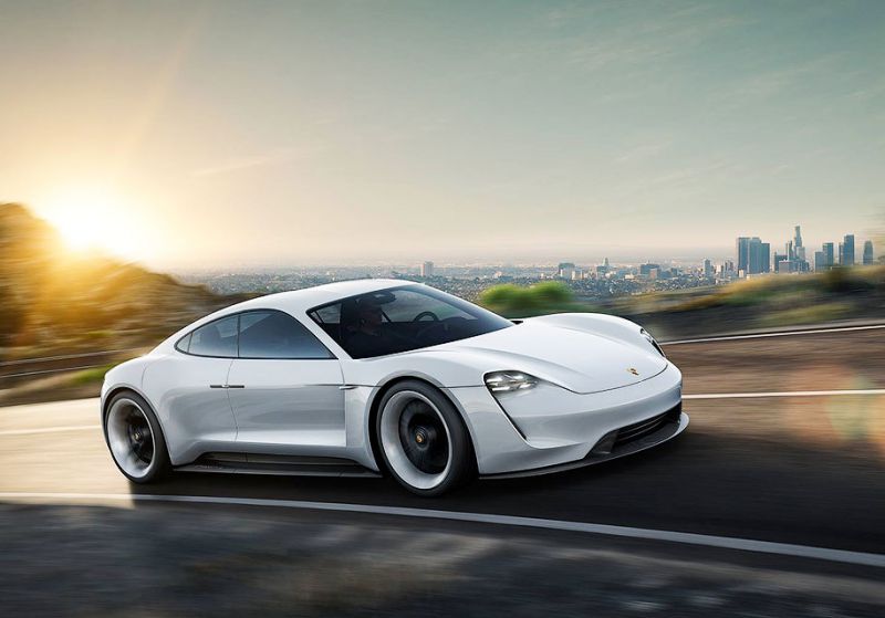 Четырехдверный электромобиль Porsche станет базой для новинки Bentley