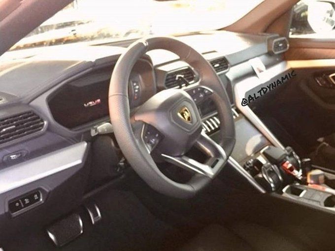 Папарацци рассекретили интерьер Lamborghini Urus