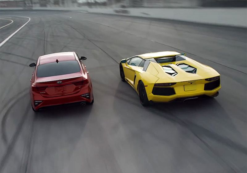 Kia Forte посоперничал с Lamborghini Aventador