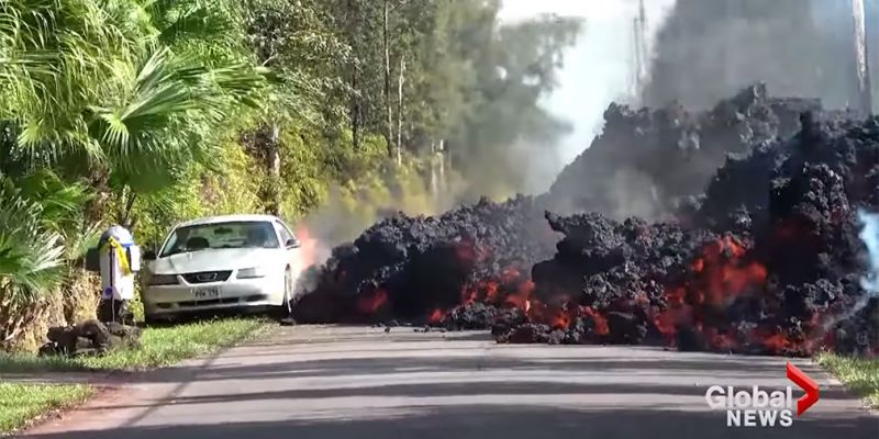 Лава за минуту уничтожила Ford Mustang на Гавайях