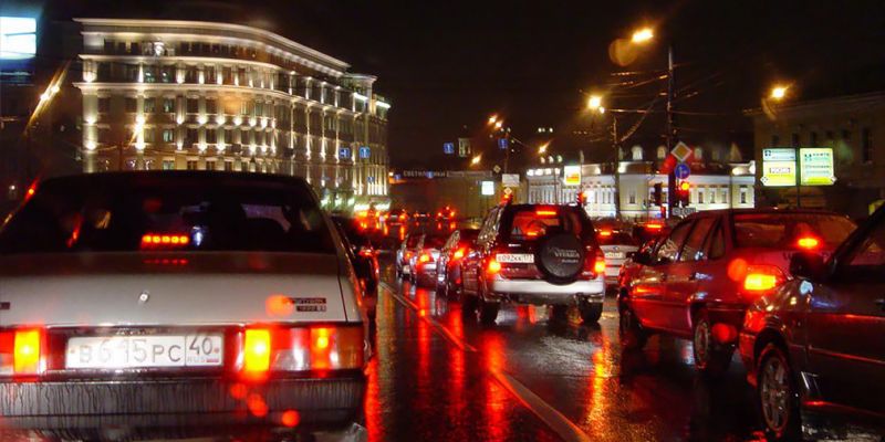 Водителей просят пересесть на метро из-за пробок в Москве