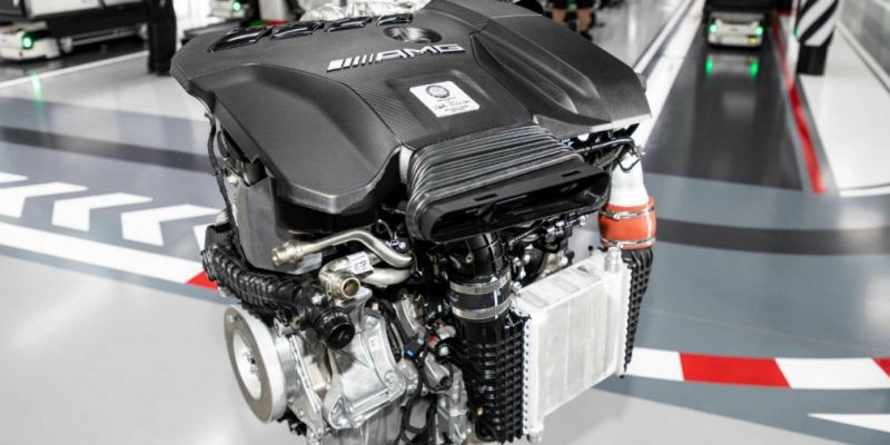 Mercedes презентовала самый сильный 4-цилиндровый движок в мире