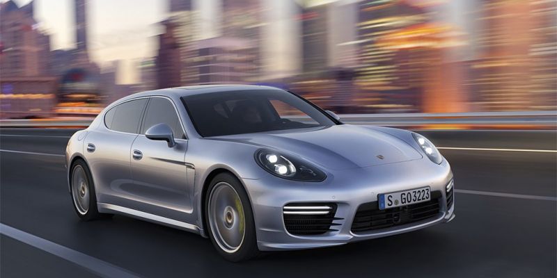 В России компания Porsche займется ремонтом больше двух тысяч машин