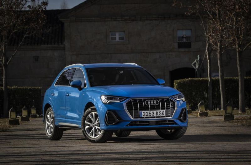 Российские автодилеры раскрыли стоимость нового Audi Q3