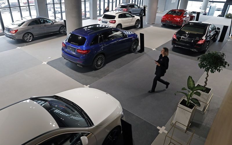 Салоны по продажам автомобилей закрываются в России