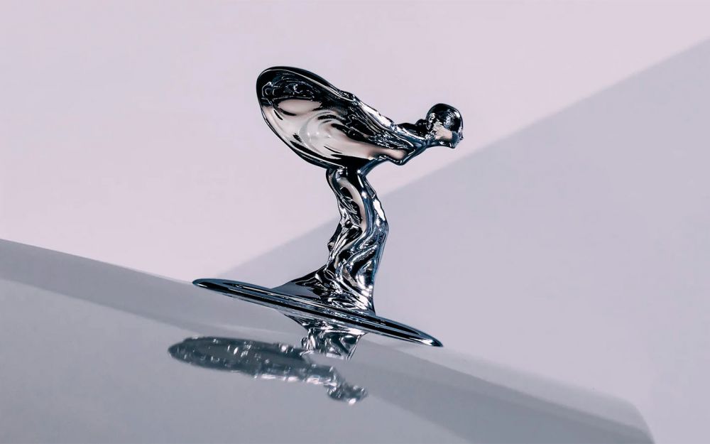 Rolls-Royce обновил статуэтку «Дух экстаза» для электромобилей