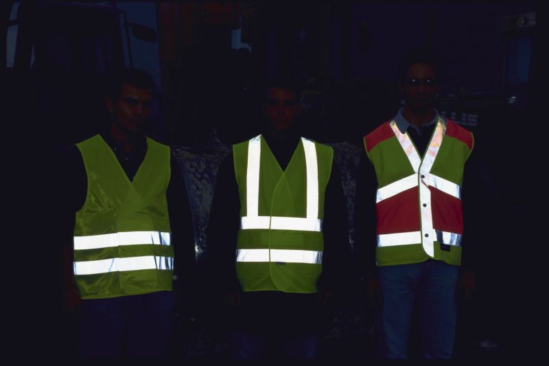 жилет сигнальный, желтый//сибртех. 281-2014. жилет сигнальный 2 класса защиты dm perflective. накидку с полосами световозвращающего материала. стропная жилет-накидка со светоотражающими.