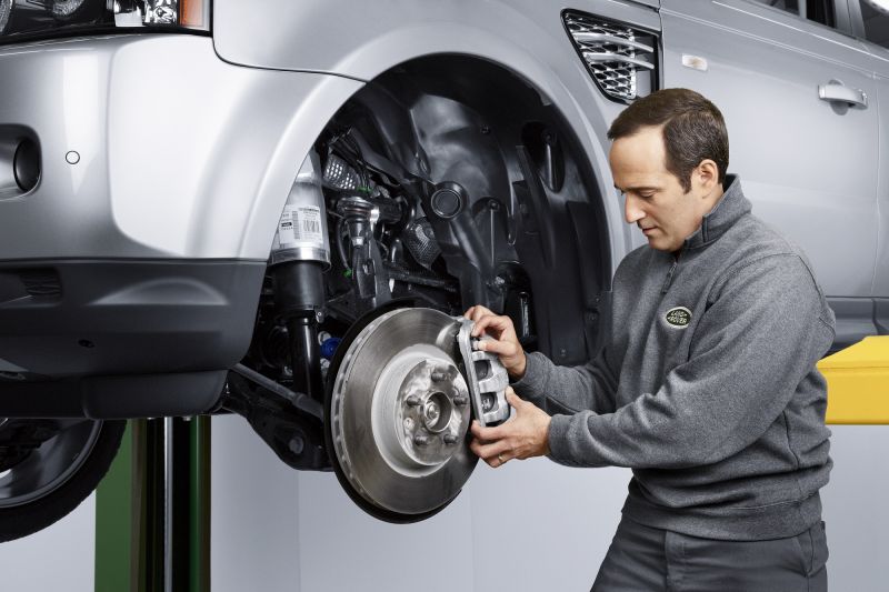 Замена тормозных колодок и дисков Land Rover в «АВИЛОН»