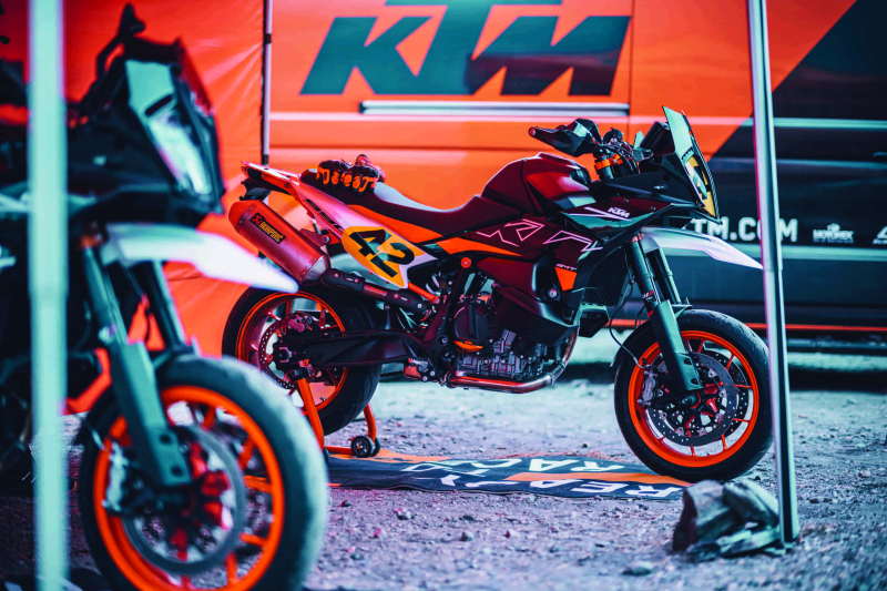 KTM представляет новую модель KTM 890 SMT