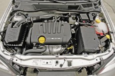 Разнообразием силовых агрегатов новый отечественный автомобиль не блещет — только 1,8-литровый 125-сильный двигатель, работающий в паре с механической КП.