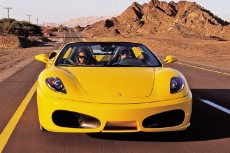 Ferrari F430 Spider Плавные формы огромных воздухозаборников призваны напомнить о моделях 60-х