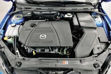 Mazda 3 Динамика разгона японского хэтчбека немного отличается от «русского» за счет передаточных чисел трансмиссии: первые две передачи короче, чем у Focus, благодаря чему старт получается чуть энергичнее