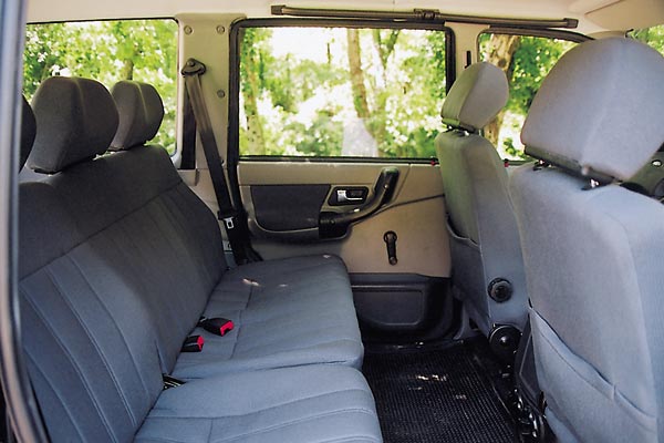 уаз 469 хантер салон задний. задний ряд сидений уаз хантер. патриот салон сзади. задний ряд уаз. уаз 469 задний ряд.