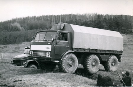 ЗИЛ-132Р и ЗИЛ-131 на сравнительных испытаниях, 1974г. 
