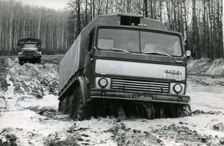 ЗИЛ-132Р и ЗИЛ-131 на сравнительных испытаниях, 1974г. 